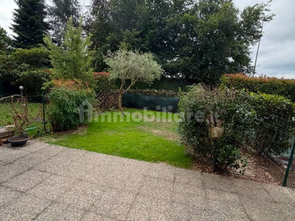 Monolocale Giussano centro arredato con giardino privato e posto auto